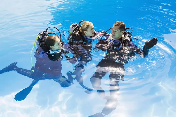 Scuba Training im Schwimmbad.jpg